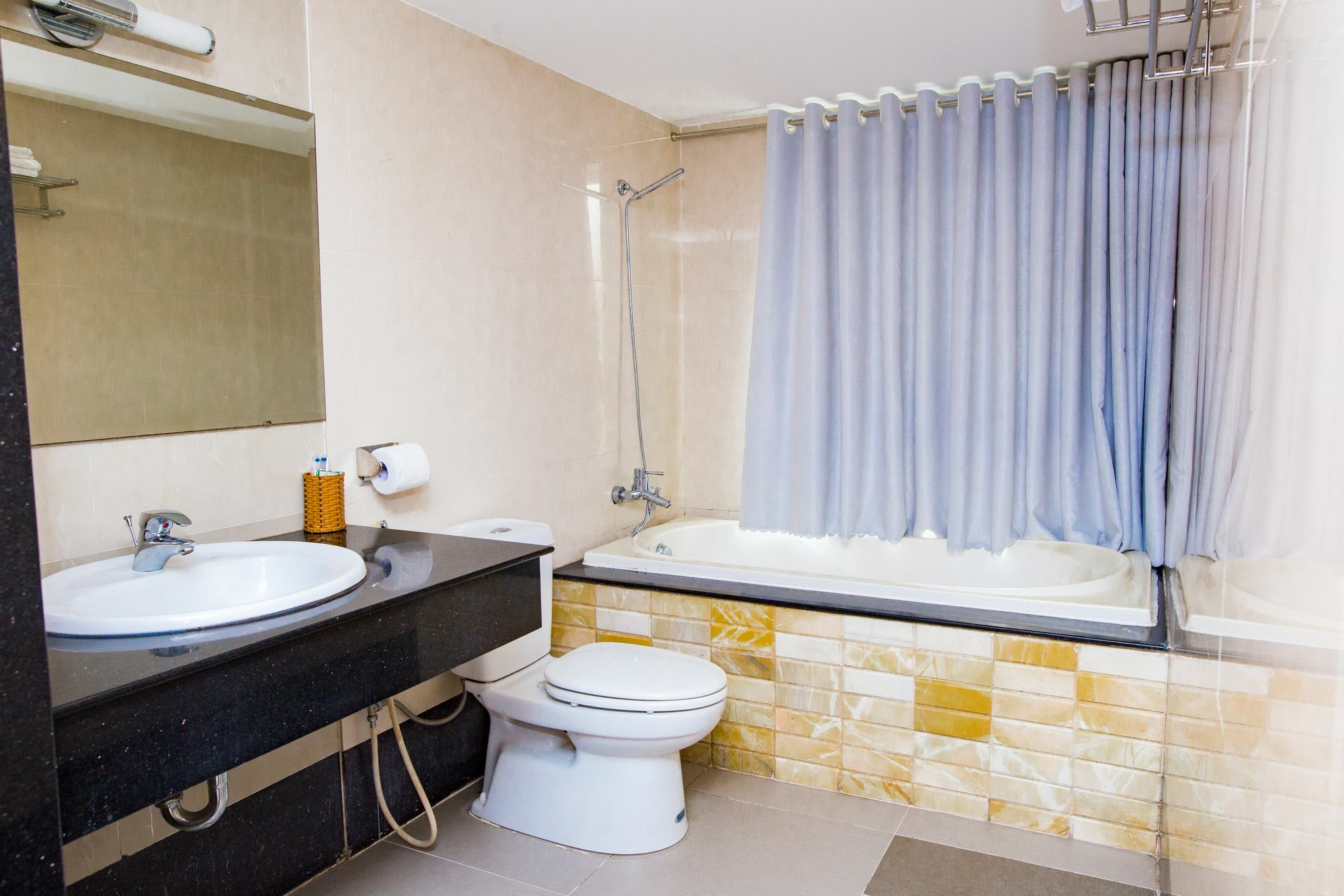 Oyo 169 New Hotel Хошимин Екстериор снимка